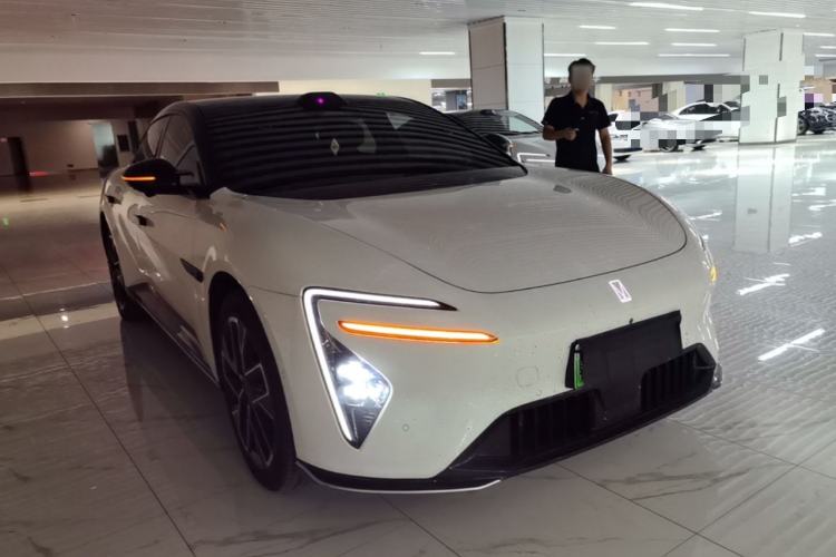 Used Avatr 06 2025 Ultra Pure Electric Edition Front Right 45 Deg