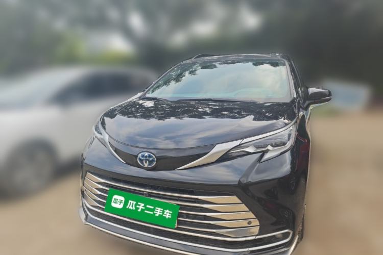 Used Toyota SIENNA 2023 2.5L Hybrid Deluxe Edition Front