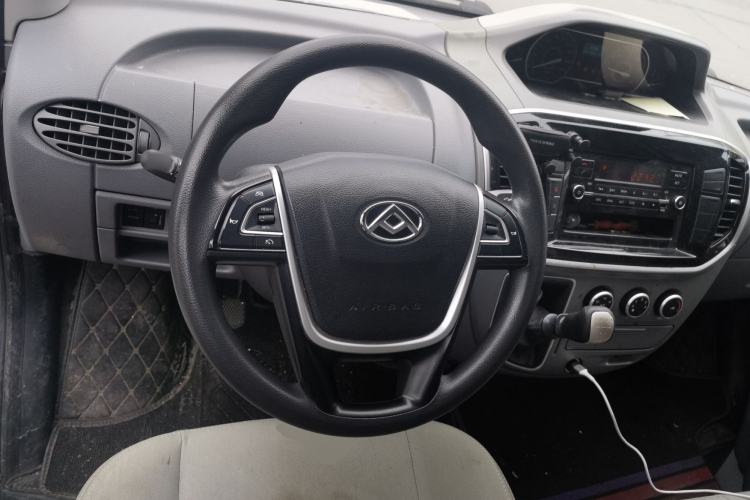 Used SAIC MAXUS Xintu V80 2020 2.5T Manual Classic City Delivery King Short Wheelbase Mid-Roof Design 2/3 Seats