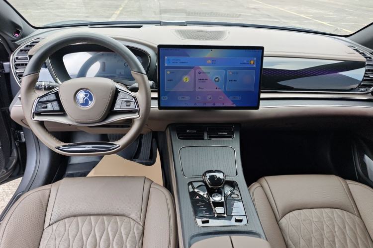 Used BYD Han 2022 EV Genesis Edition 715 km Front-Wheel-Drive Flagship Model Center Console