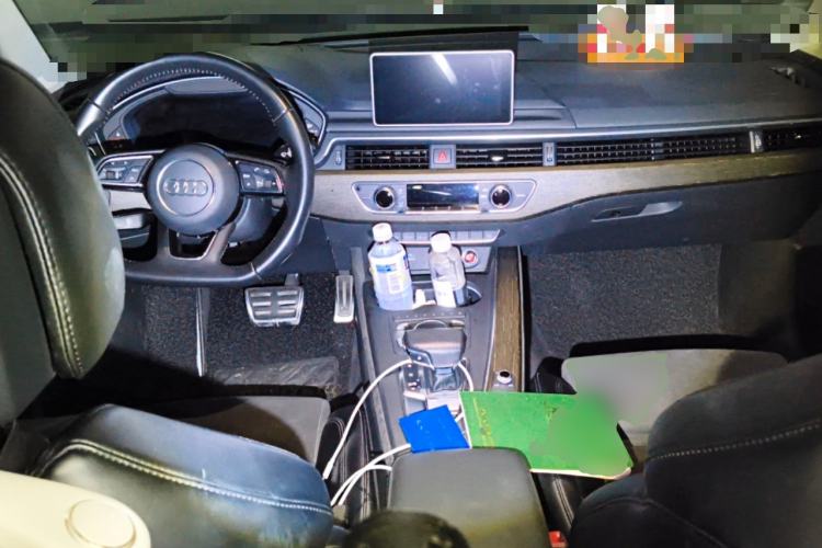 Used Audi A4L 2018 30th Anniversary Edition 40 TFSI Sport Edition Center Console