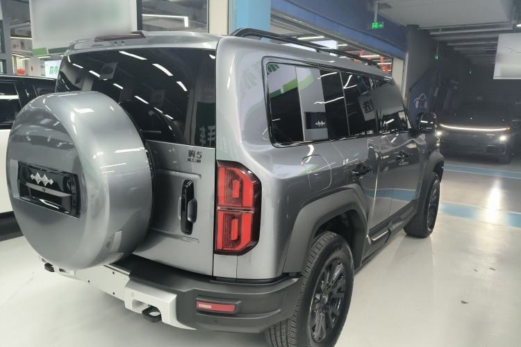 Used Formula Leopard 5 2023 Navigator Edition
