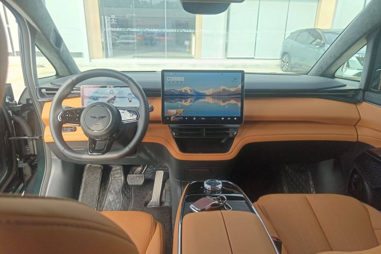 Used Geely Galaxy LEVC L380 2024 140-Degree 6-Seater All-Wheel-Drive Ultra