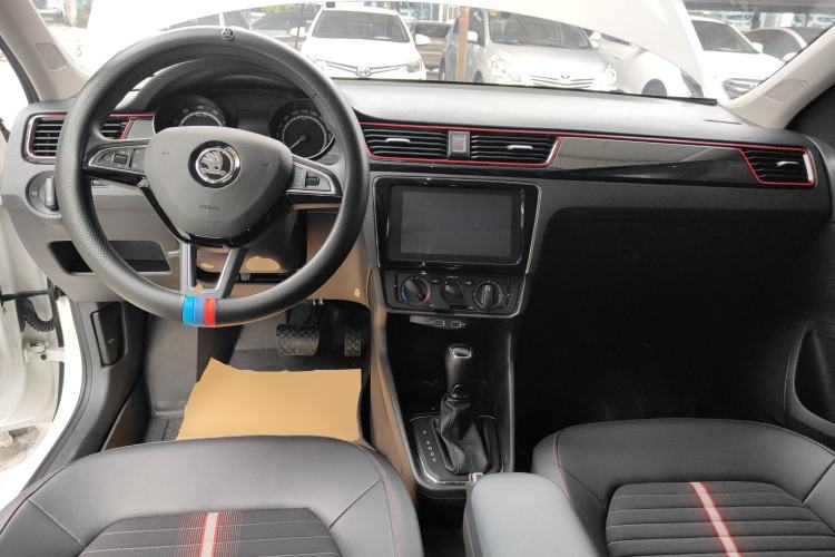 Used Skoda Rapid Spaceback 2020 1.5L Automatic Comfort Edition Center Console