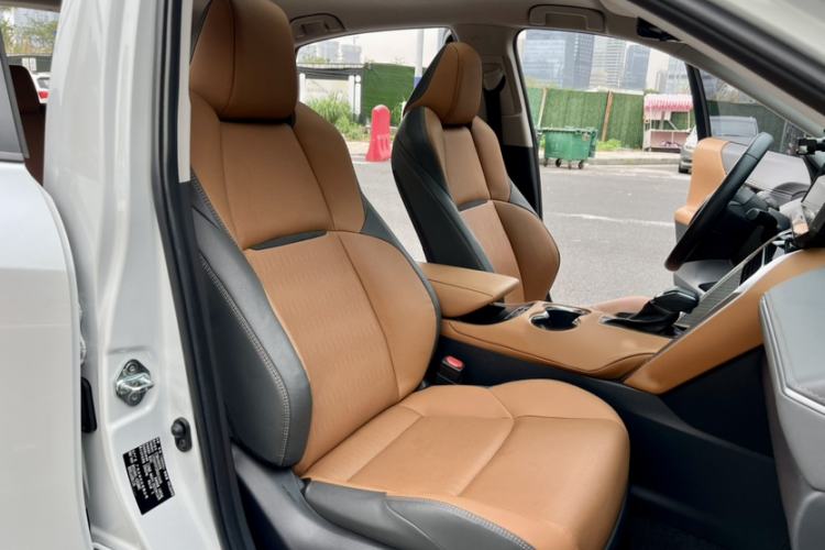 Used Toyota Venza 2022 2.0L CVT Two-Wheel Drive Prestige Edition Interior 11