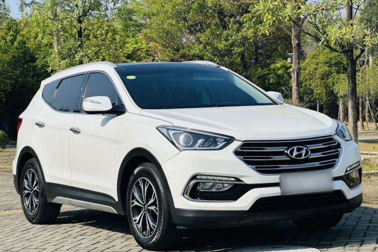 Used Hyundai Santa Fe 2017 2.0T Automatic Two-Wheel Drive Smart Version 7 Seats