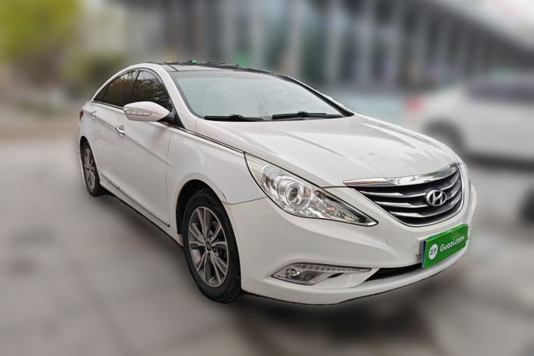 Used Hyundai Sonata 2014 2.0L Automatic Luxury Edition Front Right 45 Deg