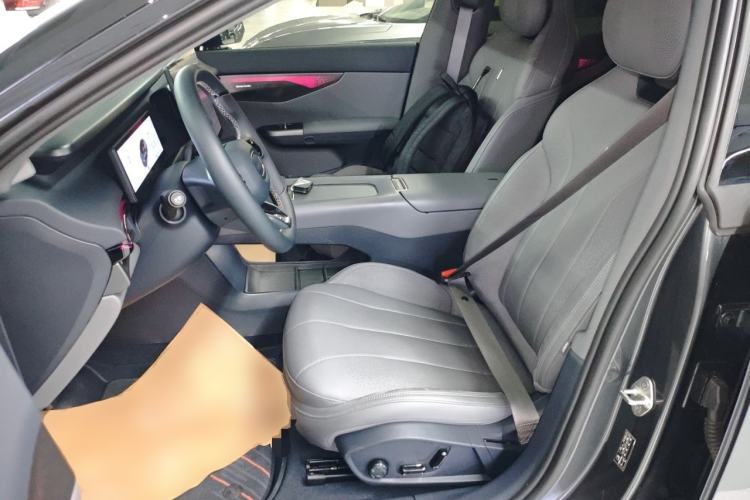 Used Lynk & Co 07 2024 EM-P 126 Long-Range Ultra Left Front Seat