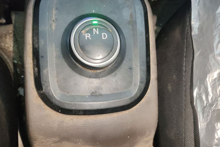 Used Dongfeng Yufeng EM26 2023 High-End Model 41.86 kWh CATL Gear Lever