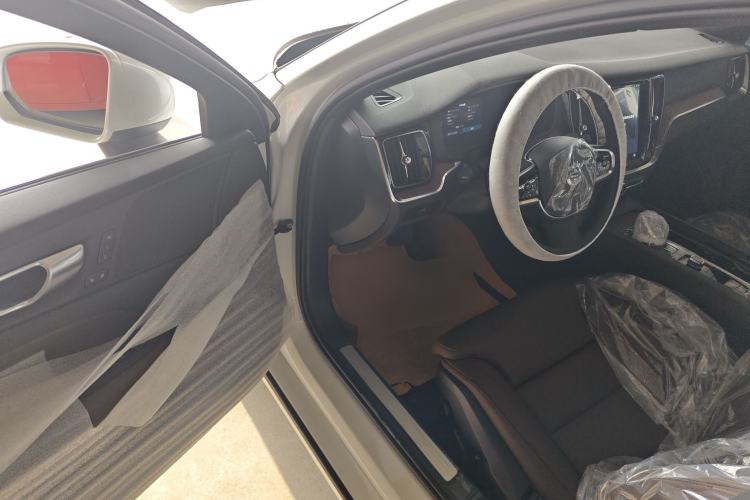 Used Volvo S60 2025 B4 Zhiyuan Luxury Edition