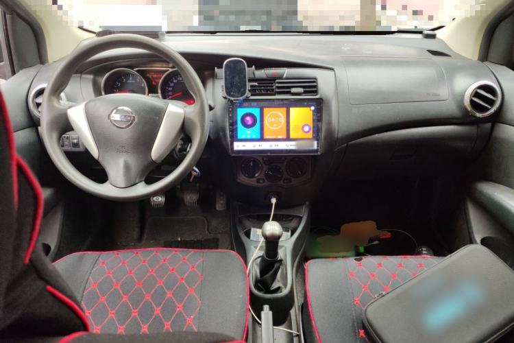 Used Nissan Livina 2013 Jingrui 1.6XL Manual Comfort Edition Center Console