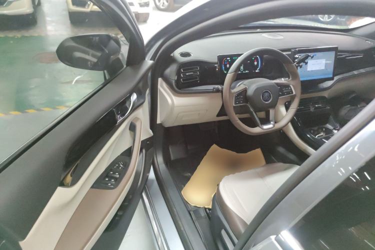 Used BYD Qin PLUS 2023 Champion Edition DM-i 55KM Leading Model Driver Seat