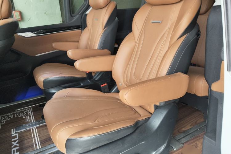 Used SAIC MAXUS G20 2021 PLUS 2.0T Gasoline Automatic Luxury Edition Left Rear Seat