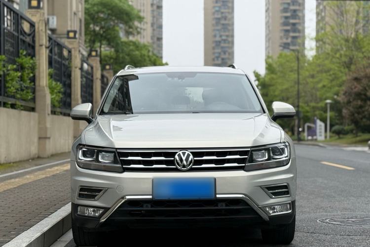 Used Volkswagen Tiguan L 2019 330TSI Automatic Two-Wheel Drive Smart Luxury Version China VI Standard
