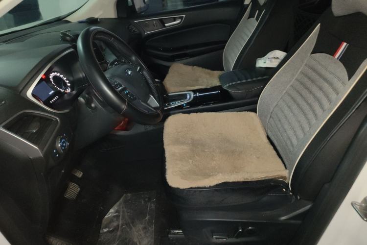 Used Ford Edge 2018 EcoBoost 245 Two-Wheel-Drive Platinum Edition 5 Seats Left Front Seat