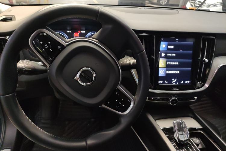 Used Volvo V60 2022 B5 Zhiyuan Luxury Edition Center Console