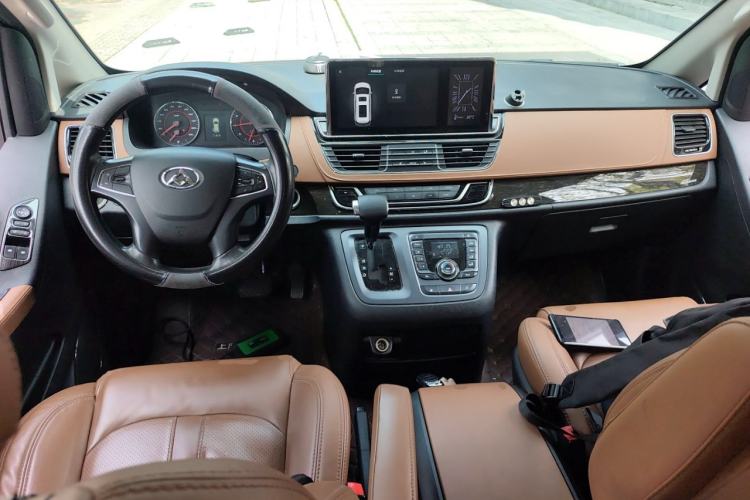 Used SAIC MAXUS G10 2018 PLUS 2.0T Automatic Luxury Executive Edition Center Console