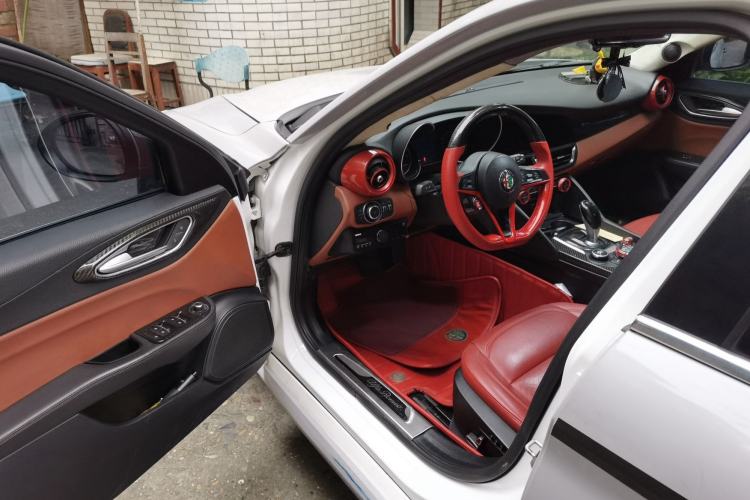 Used Alfa Romeo Giulia 2017 2.0T 200HP Luxury Edition Driver Seat