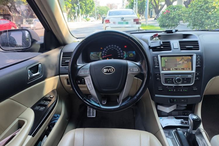 Used BYD G6 2013 2.0L Manual Luxury Version
