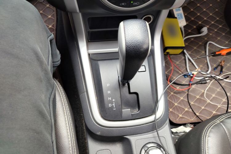 Used Isuzu D-MAX 2015 2.5T Four-Wheel Drive Automatic Ultra-Luxury Version 4JK1 Gear Lever