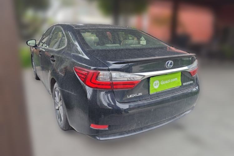 Used Lexus ES 2015 300h Luxury Edition Rear Left 45 Deg