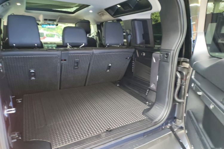 Used Land Rover Defender 2023 110 3.0T P400 X-DYNAMIC HSE Trunk