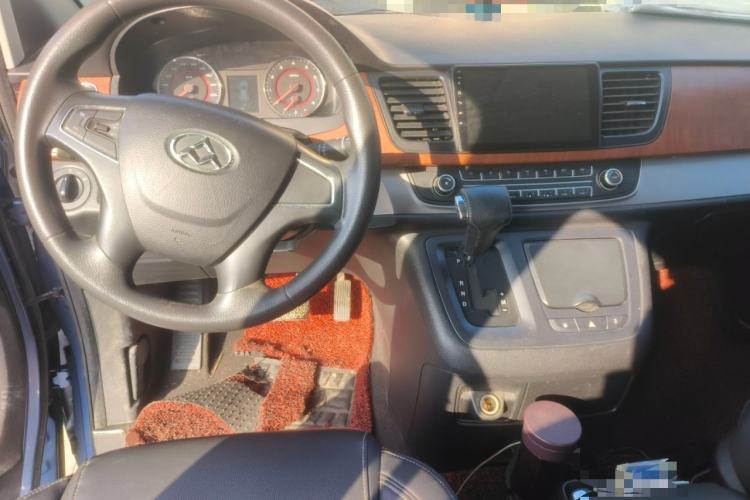 Used SAIC MAXUS G10 2016 2.0T Automatic Elite Edition Center Console