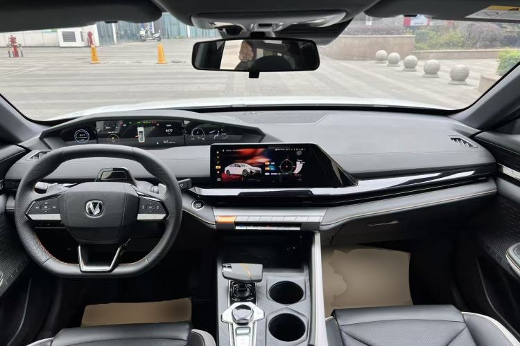 Used CHANGAN UNI-V 2023 1.5T Prestige Model
