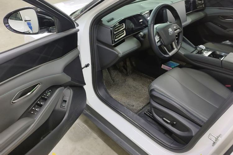 Used BYD Qin L 2025 DM-i Smart Drive 120KM Superior Model
