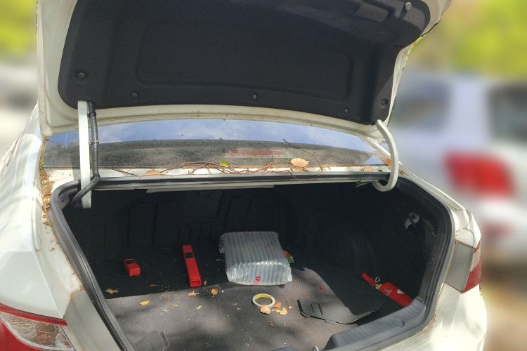 Used Hyundai Sonata 2013 2.4L Automatic Leading Edition China IV Standard Trunk