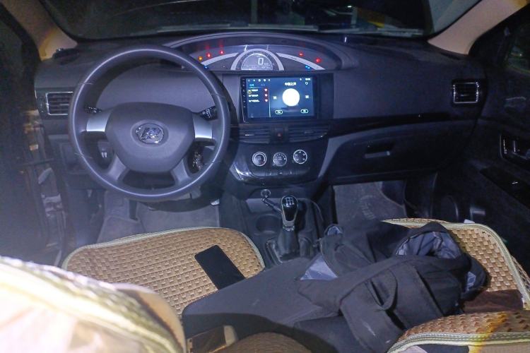 Used Lifan Auto Letu 2015 1.2L Comfort Model Center Console