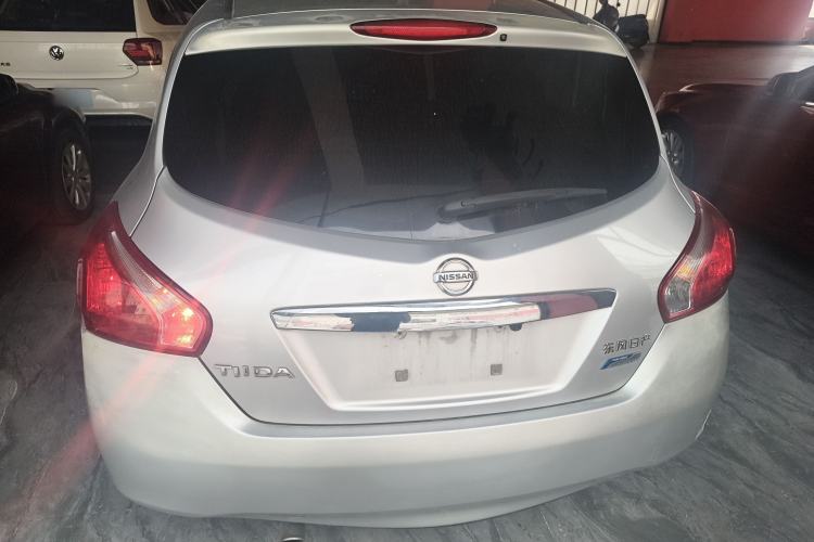 Used Nissan Tiida 2013 1.6L CVT Cool Cafe Edition

