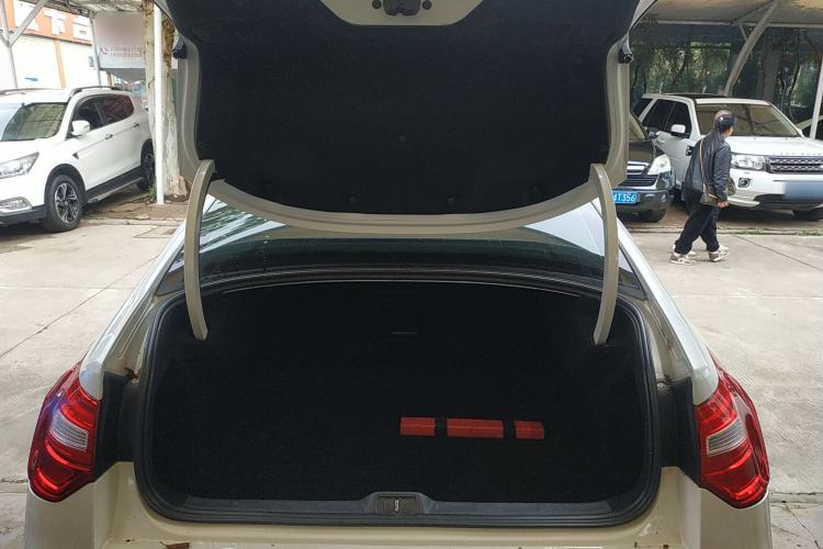 Used Citroen C5 2014 1.6T Automatic Luxury Model Trunk