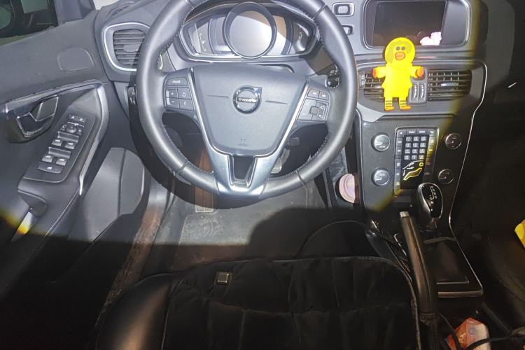 Used Volvo V40 2018 T3 Zhiyi Edition
