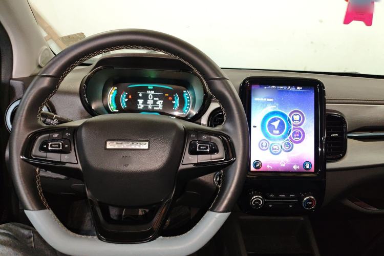 Used Chery QQ Little Ant 2022 Sweet Pink Edition Full-Sugar Version Lithium Iron Phosphate 30 kW 301 km Center Console