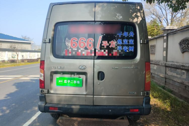 Used SAIC MAXUS Xintu V80 2015 2.5T Manual Aoyuntong Version Short Wheelbase Mid-Roof
