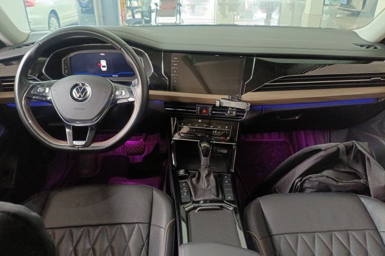 Used Volkswagen Passat 2021 330TSI Luxury Edition Center Console