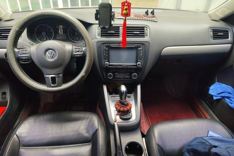 Used Volkswagen Sagitar 2012 1.4TSI Automatic Luxury Edition Center Console