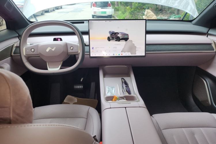 Used ONVO L60 2025 Model—60 kWh Rear-Wheel-Drive Version Center Console