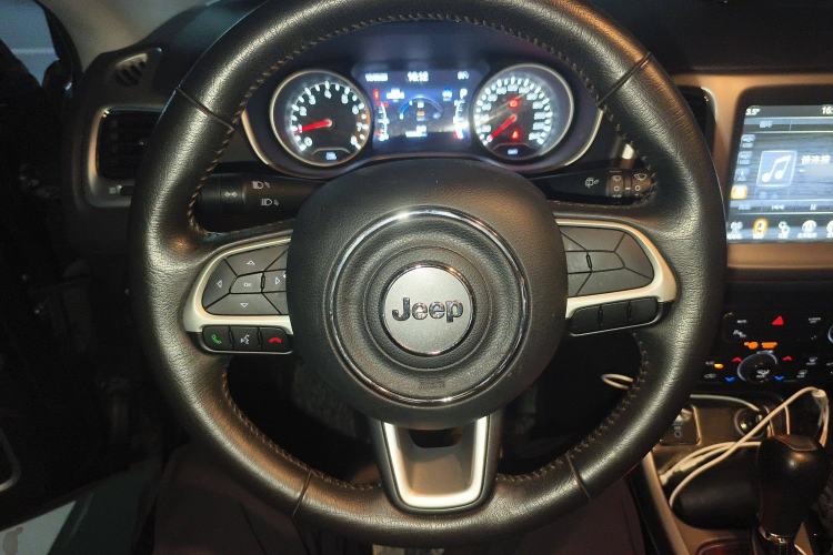 Used Jeep Compass 2017 200T Automatic Family Edition Steering Wheel