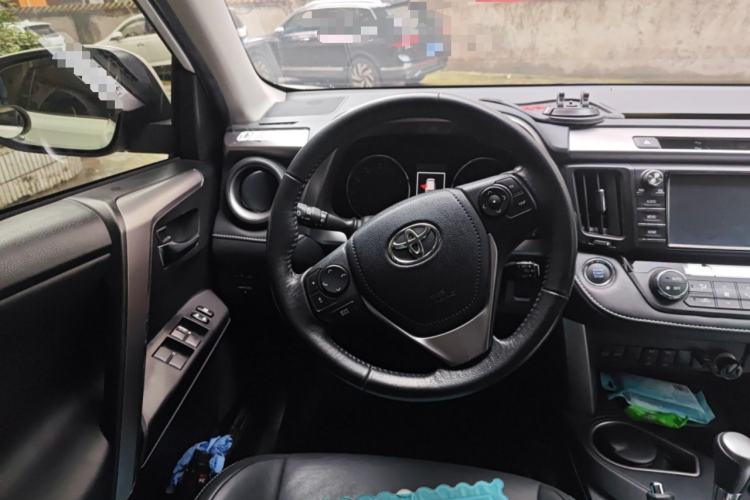 Used Toyota RAV4 2016 2.0L CVT Two-Wheel Drive Smart Edition China V Standard Steering Wheel
