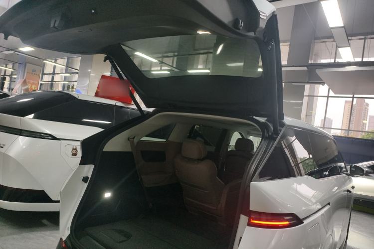 Used XPeng X9 2025 740 Ultra-Long Range Max Trunk