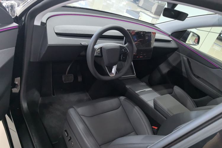 Used Tesla Model Y 2025 Rear-Wheel-Drive Version