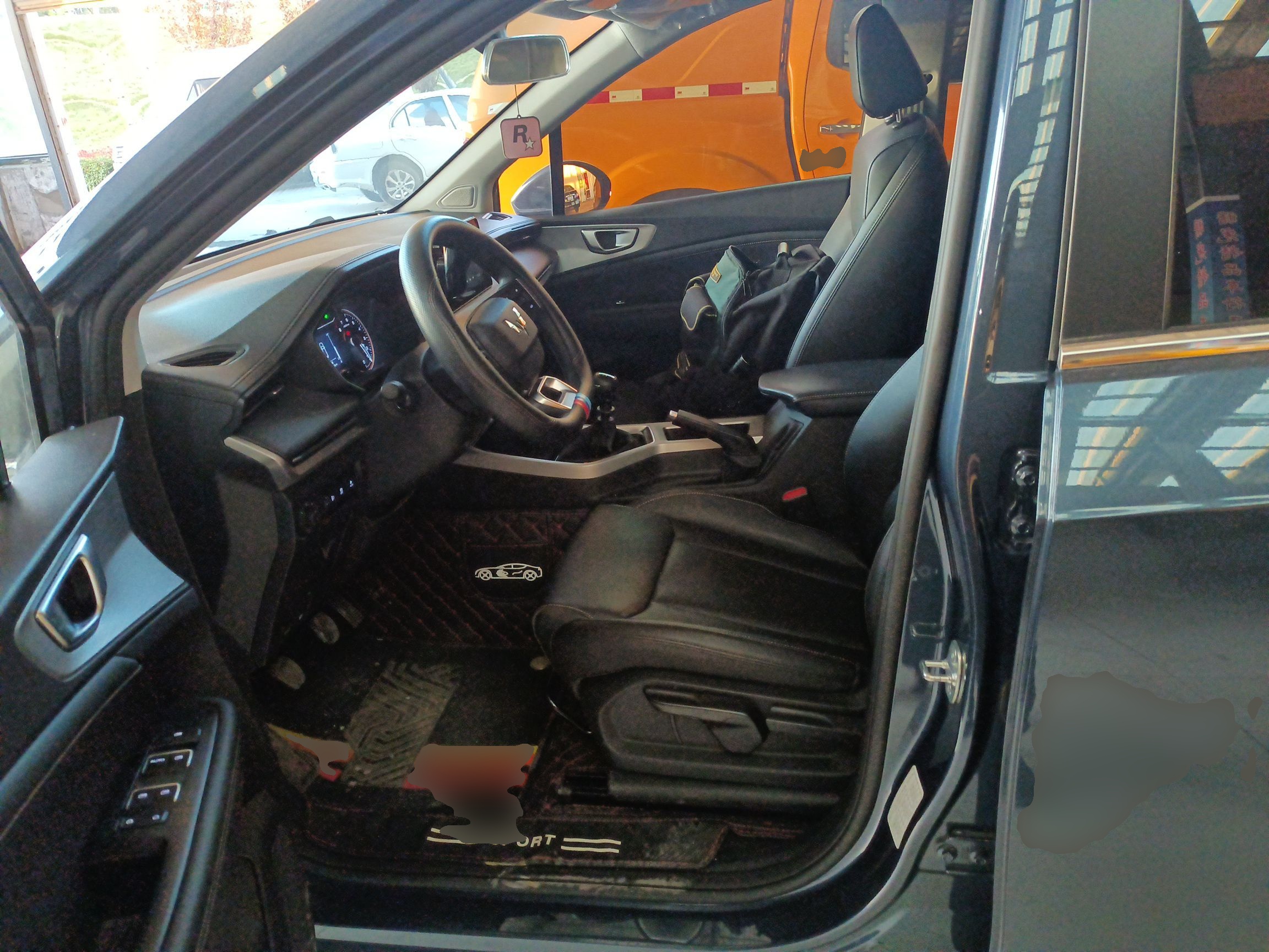 المقاعد الأمامية داخل السيارة