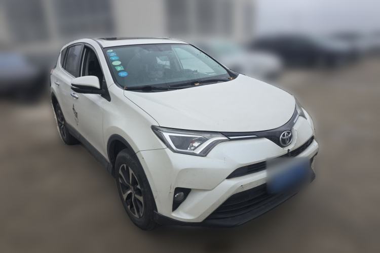 Used Toyota RAV4 2016 2.0L CVT Two-Wheel Drive Fashion Edition China V Standard Front Right 45 Deg