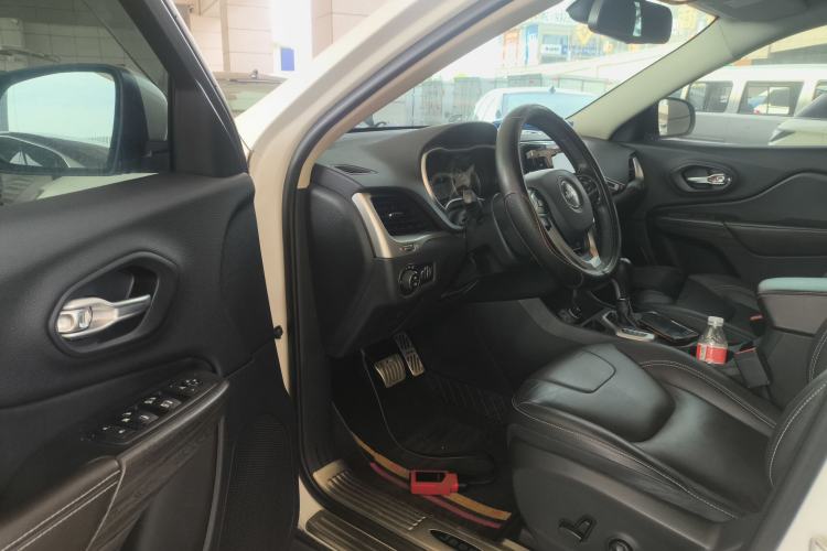 Used Jeep Cherokee 2016 2.4L Leading Edition
