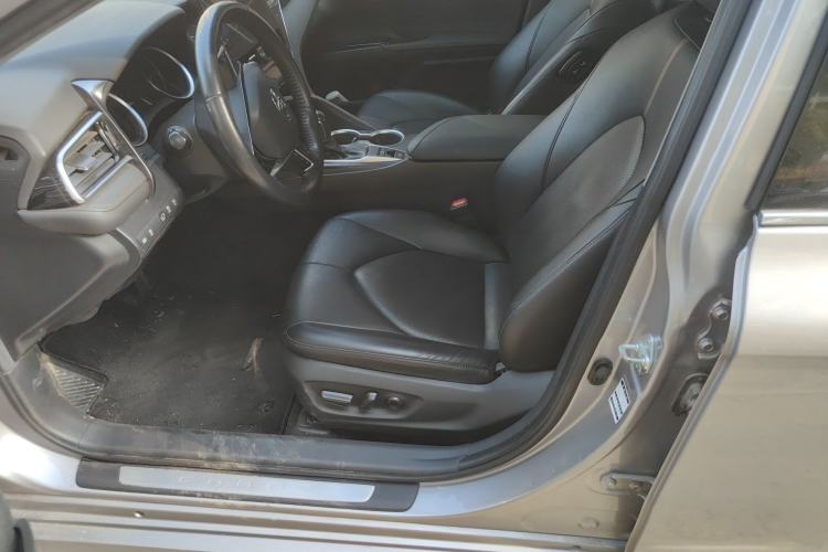 Used Toyota Camry 2021 2.0G Luxury Edition
