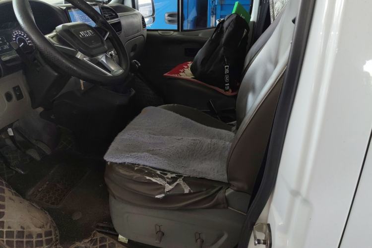 Used JMC Transit 2019 2.8T Commercial Version Long Wheelbase Mid-Roof 6-Seater Rear Single Tire China VI Emission Standard – JX493 Left Front Seat