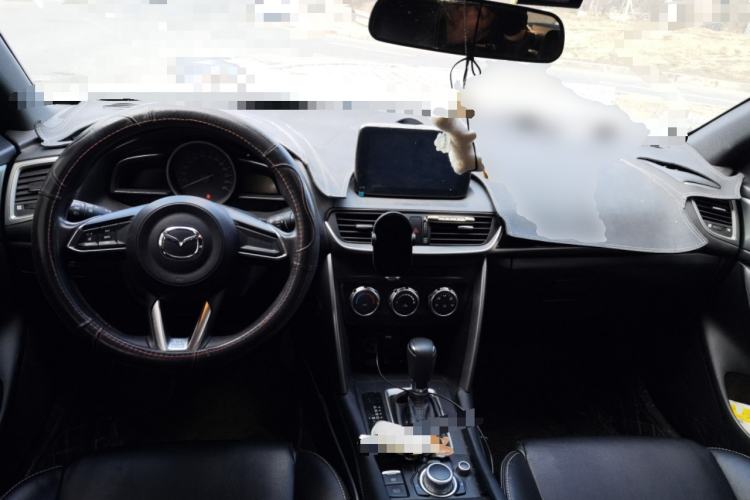 Used Mazda CX-4 2018 2.0L Automatic Two-Wheel Drive Blue Sky Dynamic Version China V Standard Center Console