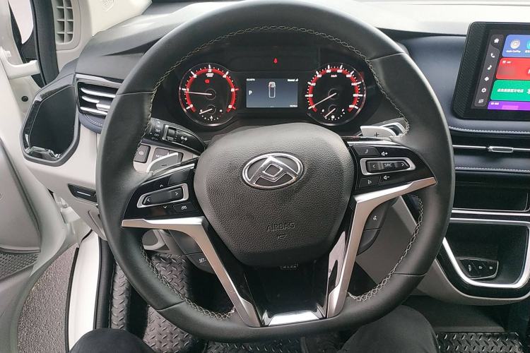 Used SAIC MAXUS Xintu V70 2023 2.0T Elite Edition Automatic Short Wheelbase Low Roof – 5/6 Seats